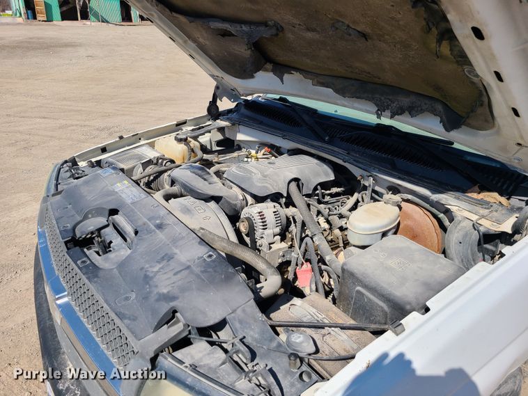 image for item IF9348 2004 Chevrolet Silverado 1500  Ext. Cab pickup truck