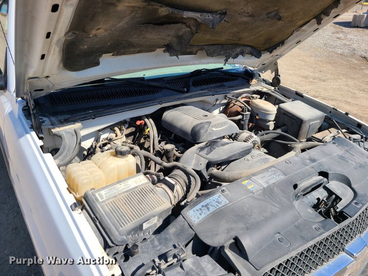 image for item IF9348 2004 Chevrolet Silverado 1500  Ext. Cab pickup truck