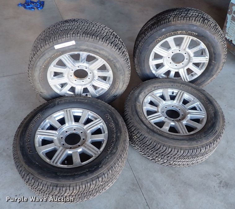 image for item IH9638 (4) Michelin 275/65R20 tires and wheels