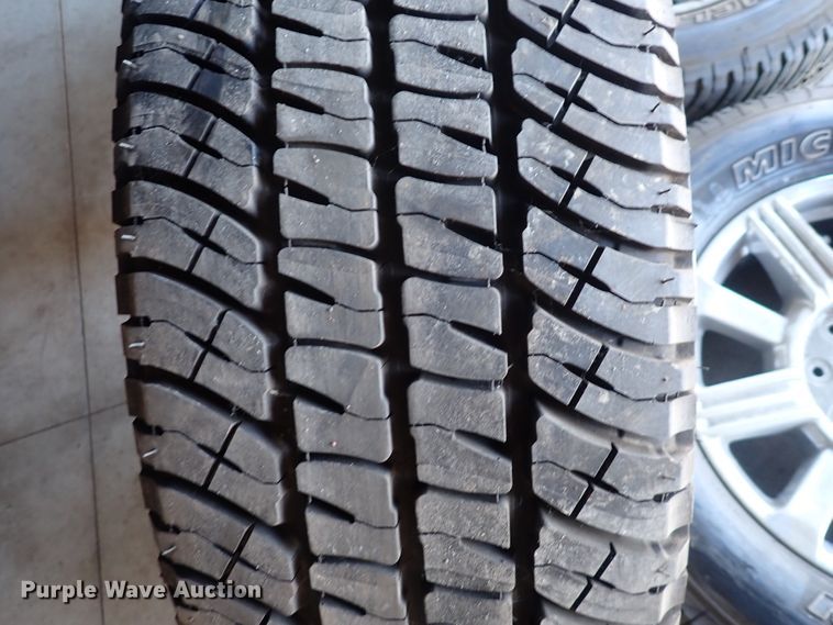 image for item IH9638 (4) Michelin 275/65R20 tires and wheels