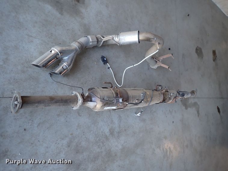 image for item IH9642 Ford Super Duty pickup truck exhaust system