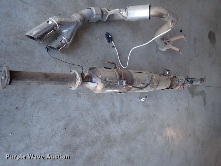 image for item IH9642 Ford Super Duty pickup truck exhaust system