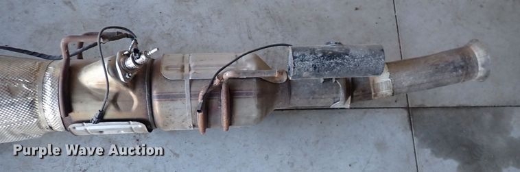 image for item IH9642 Ford Super Duty pickup truck exhaust system