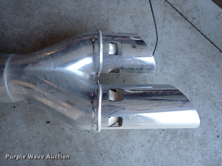 image for item IH9642 Ford Super Duty pickup truck exhaust system