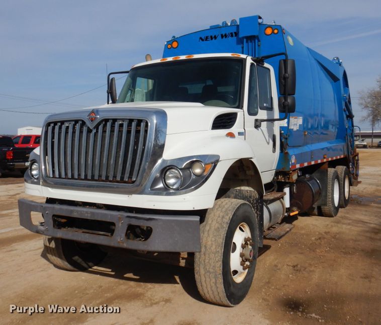 image for item IM9829 2013 International 7400  refuse truck
