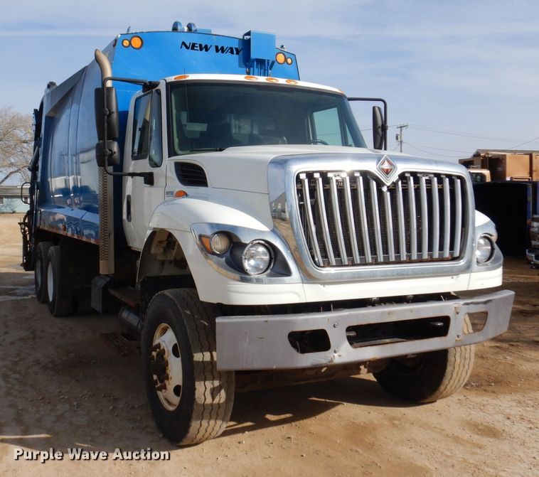 image for item IM9829 2013 International 7400  refuse truck