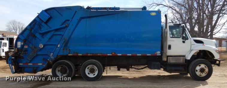 image for item IM9829 2013 International 7400  refuse truck