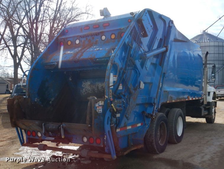 image for item IM9829 2013 International 7400  refuse truck