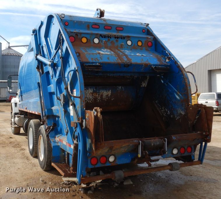 image for item IM9829 2013 International 7400  refuse truck