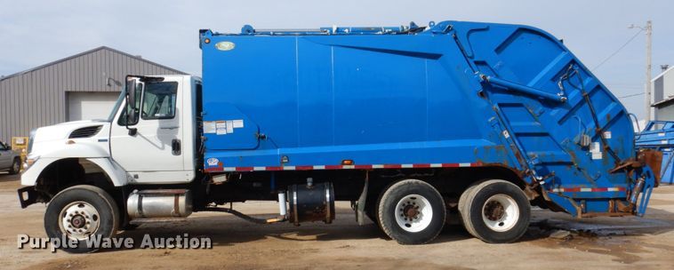 image for item IM9829 2013 International 7400  refuse truck