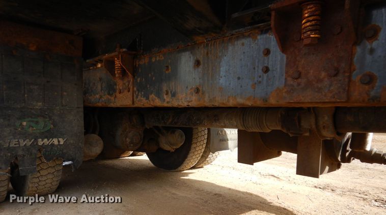 image for item IM9829 2013 International 7400  refuse truck