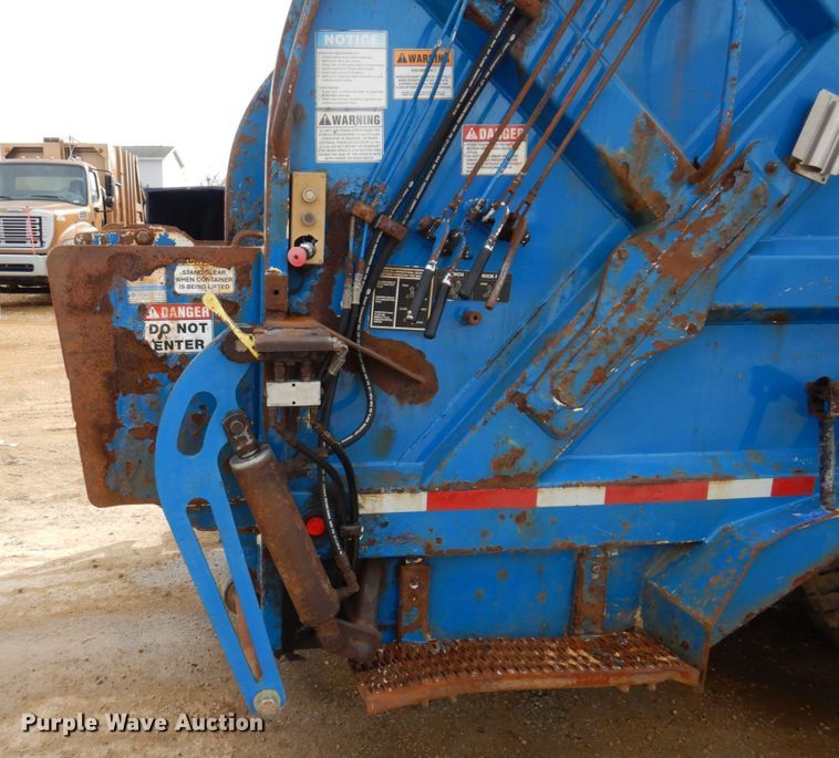 image for item IM9829 2013 International 7400  refuse truck