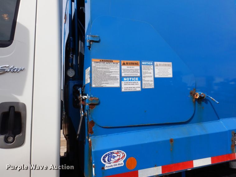 image for item IM9829 2013 International 7400  refuse truck