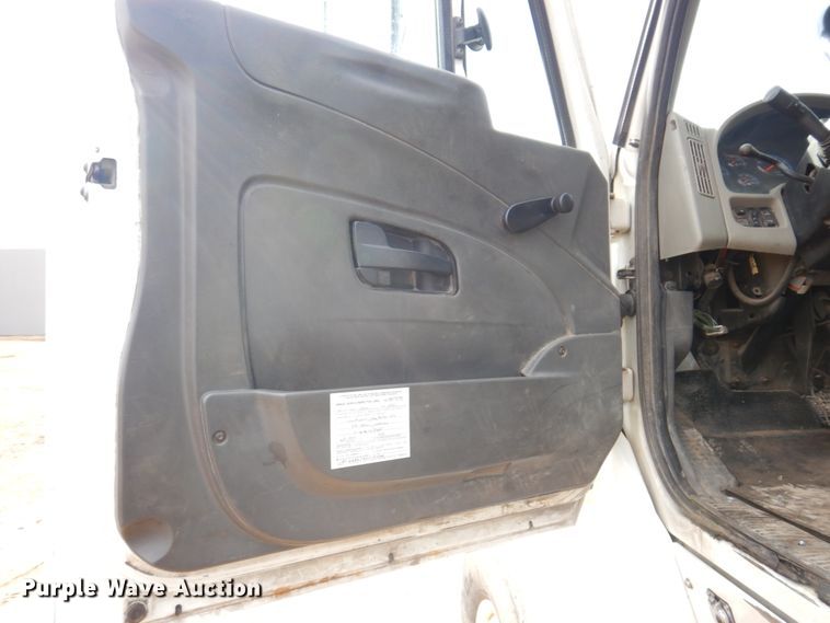 image for item IM9829 2013 International 7400  refuse truck