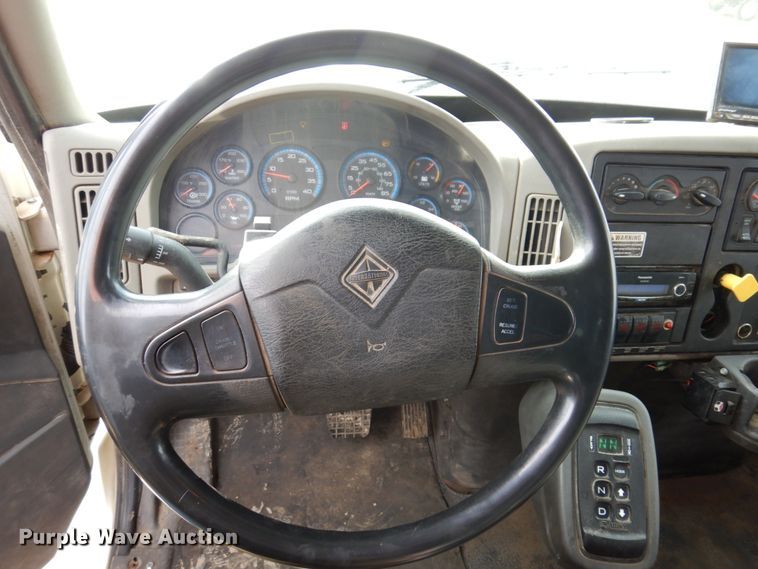 image for item IM9829 2013 International 7400  refuse truck