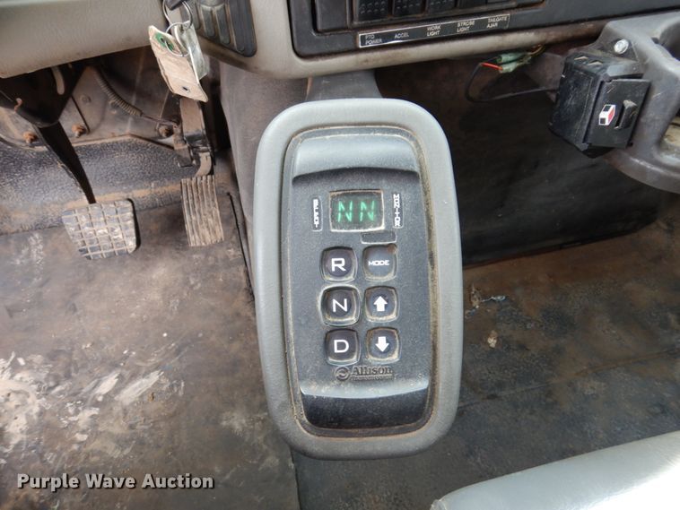 image for item IM9829 2013 International 7400  refuse truck