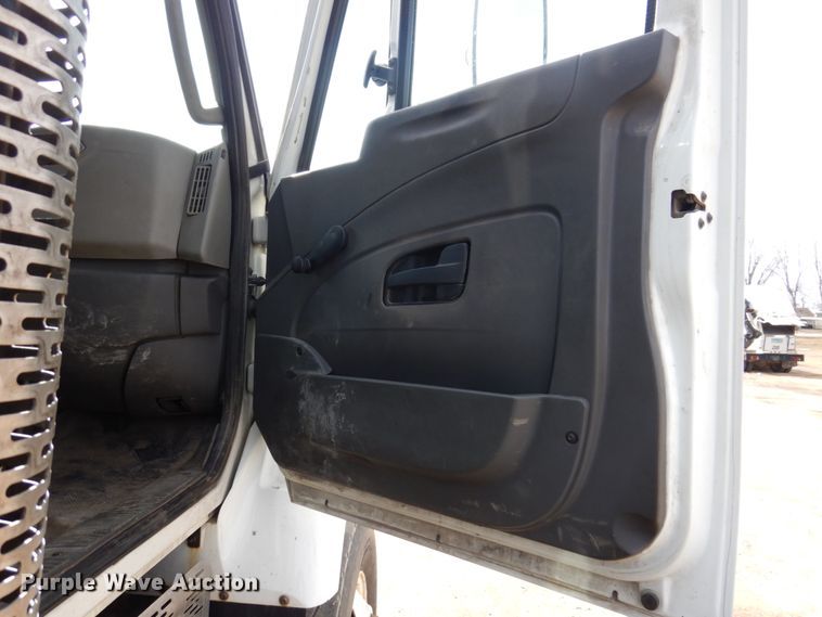 image for item IM9829 2013 International 7400  refuse truck