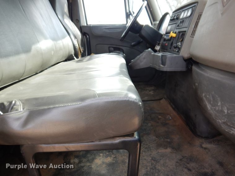 image for item IM9829 2013 International 7400  refuse truck