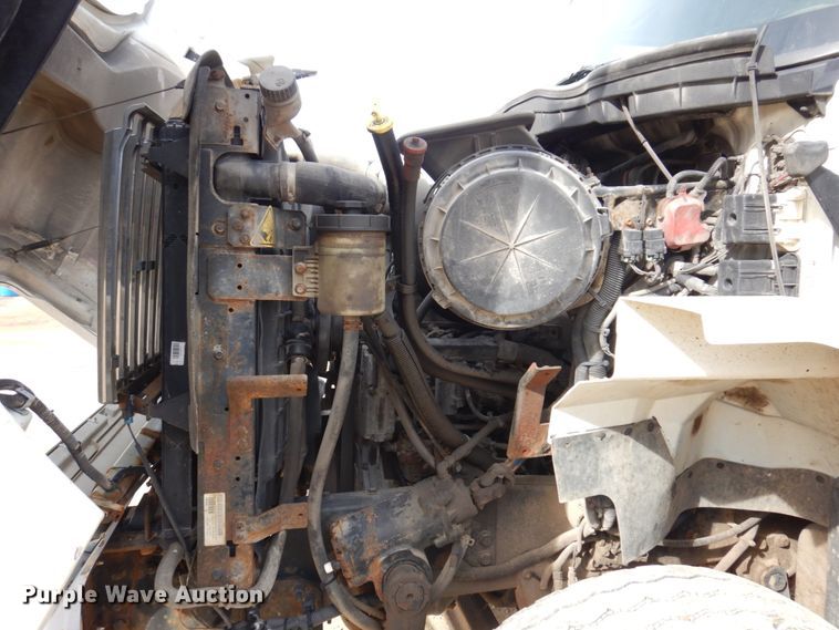 image for item IM9829 2013 International 7400  refuse truck