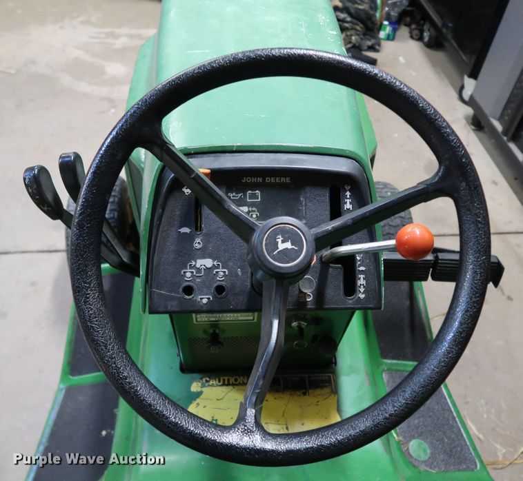 image for item IY9067 1992 John Deere 318  lawn tractor
