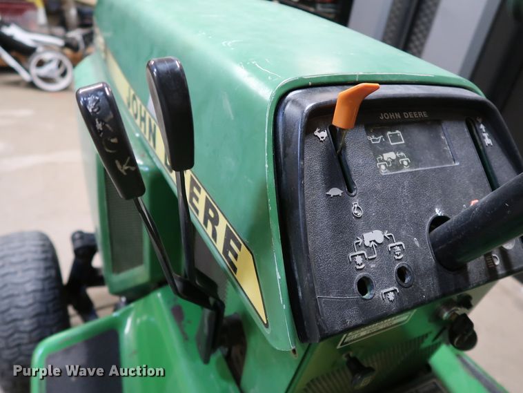 image for item IY9067 1992 John Deere 318  lawn tractor