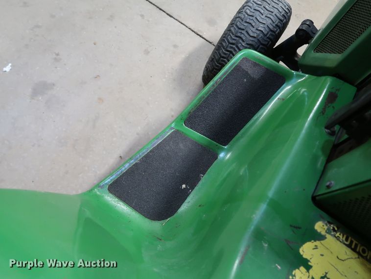 image for item IY9067 1992 John Deere 318  lawn tractor