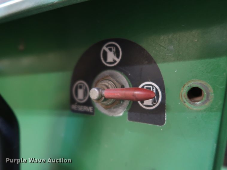 image for item IY9067 1992 John Deere 318  lawn tractor