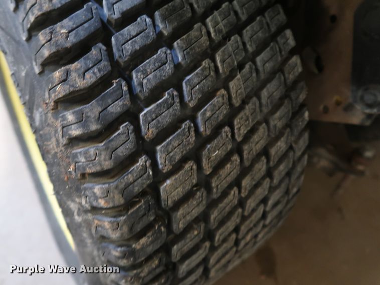 image for item IY9067 1992 John Deere 318  lawn tractor