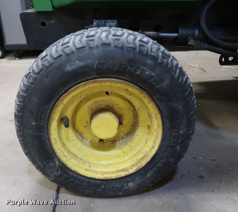 image for item IY9067 1992 John Deere 318  lawn tractor