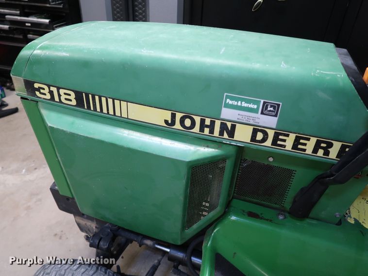 image for item IY9067 1992 John Deere 318  lawn tractor