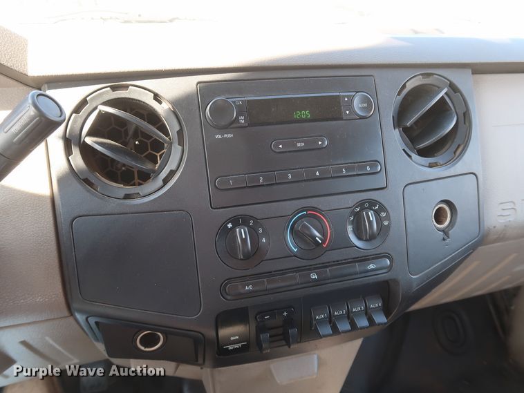 image for item IY9116 2008 Ford F450 Super Duty XL  flatbed truck