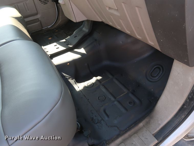 image for item IY9116 2008 Ford F450 Super Duty XL  flatbed truck