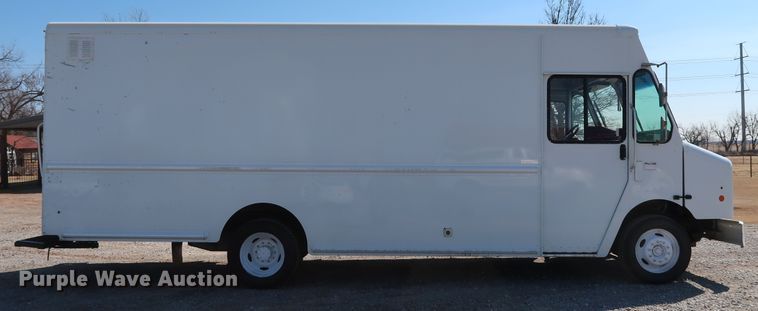 image for item IY9119 2013 Ford F59  refrigerated delivery truck