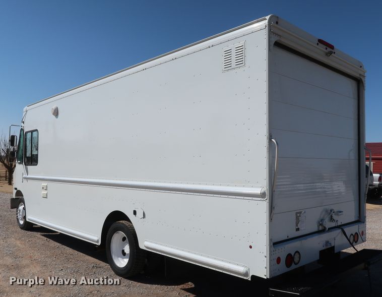 image for item IY9119 2013 Ford F59  refrigerated delivery truck