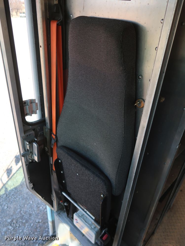 image for item IY9119 2013 Ford F59  refrigerated delivery truck