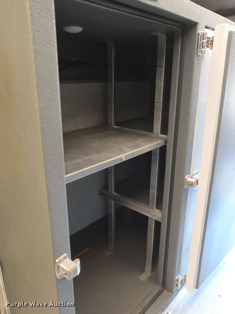 image for item IY9119 2013 Ford F59  refrigerated delivery truck