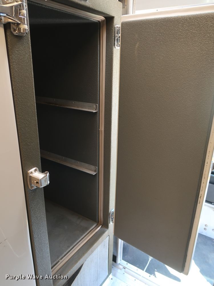 image for item IY9119 2013 Ford F59  refrigerated delivery truck