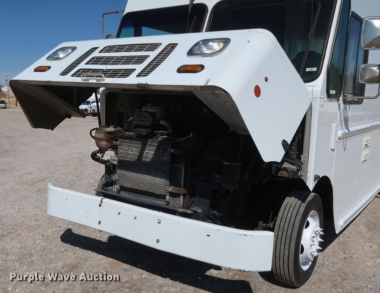 image for item IY9119 2013 Ford F59  refrigerated delivery truck