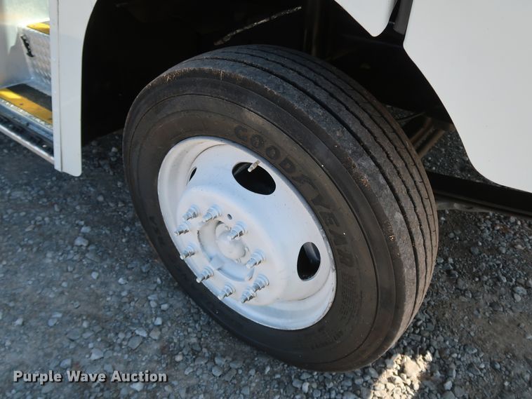 image for item IY9119 2013 Ford F59  refrigerated delivery truck