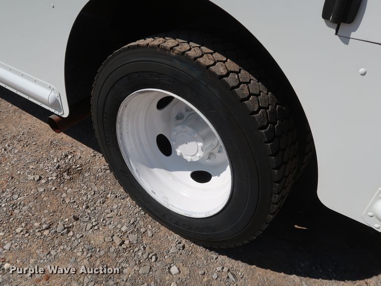 image for item IY9119 2013 Ford F59  refrigerated delivery truck