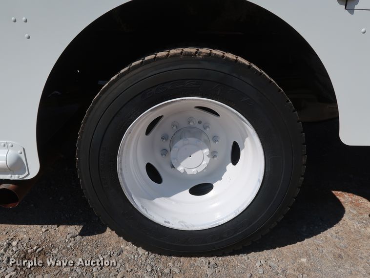 image for item IY9119 2013 Ford F59  refrigerated delivery truck