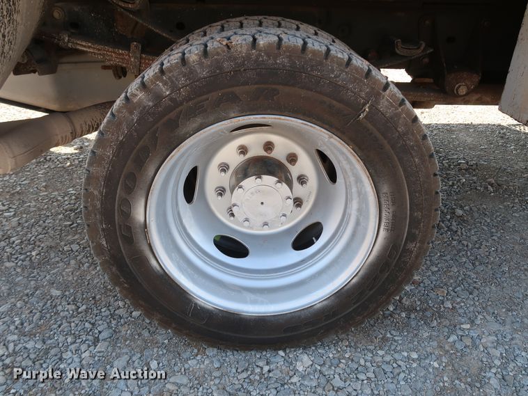 image for item IY9147 2012 Ford F550 Super Duty XL  Crew Cab utility / service truck