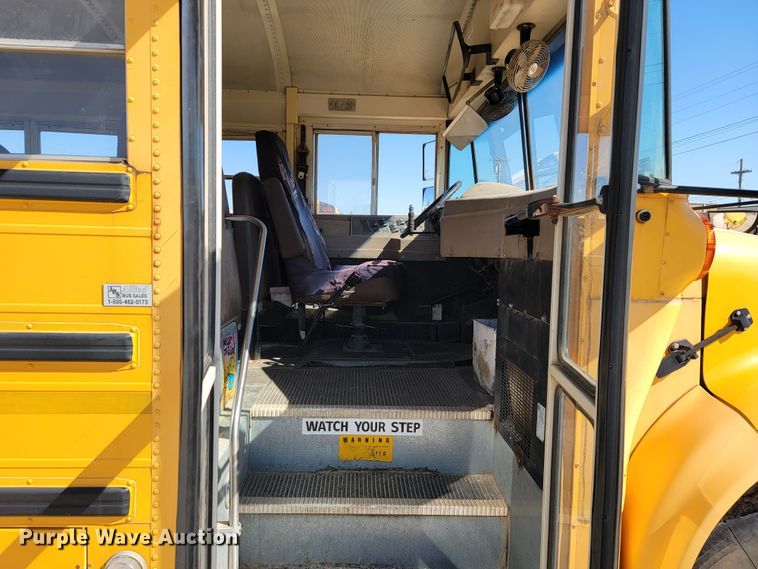 image for item JE9926 2001 International 3000  school bus