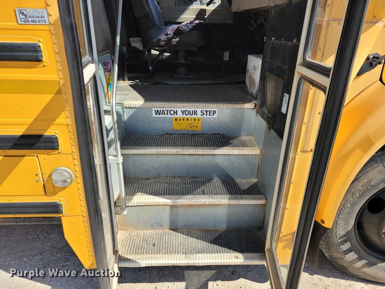 image for item JE9926 2001 International 3000  school bus