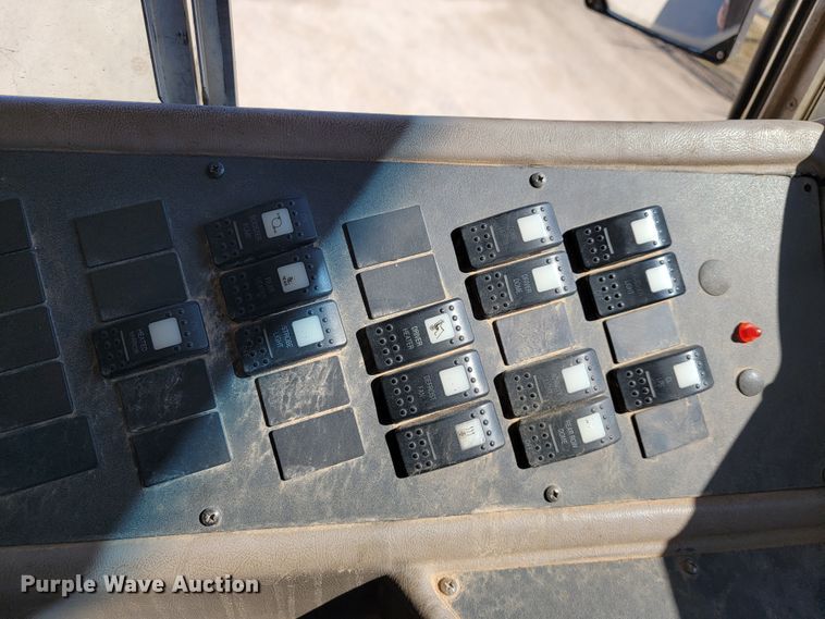 image for item JE9926 2001 International 3000  school bus