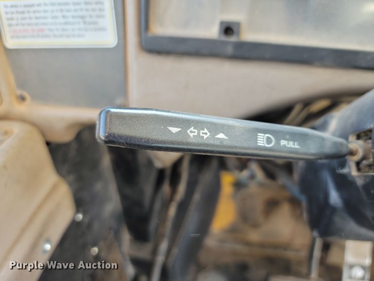 image for item JE9926 2001 International 3000  school bus