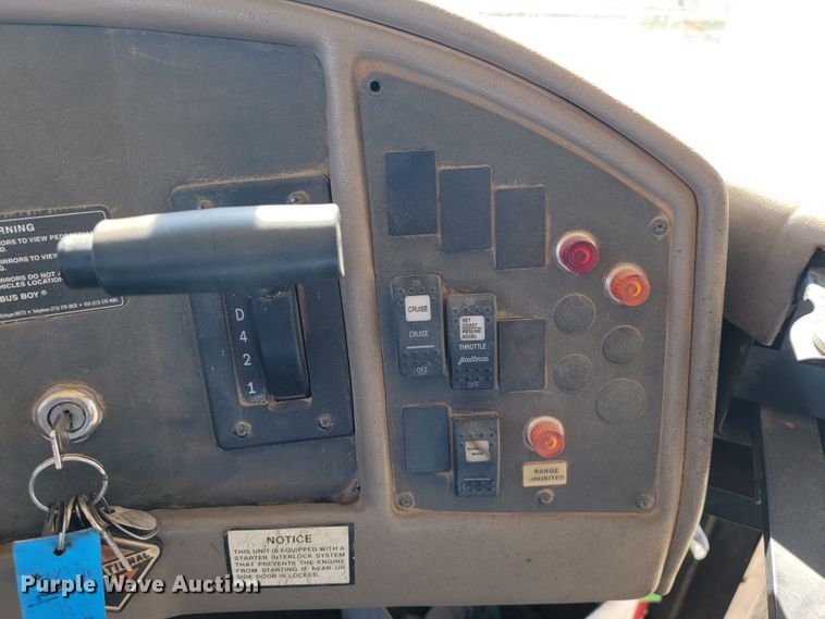 image for item JE9926 2001 International 3000  school bus