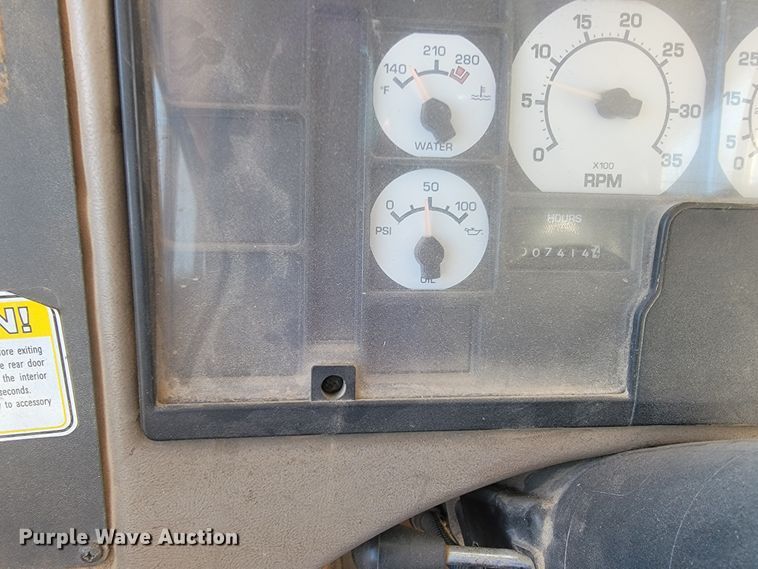 image for item JE9926 2001 International 3000  school bus