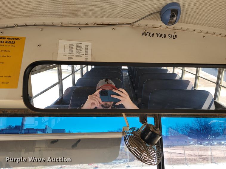 image for item JE9926 2001 International 3000  school bus