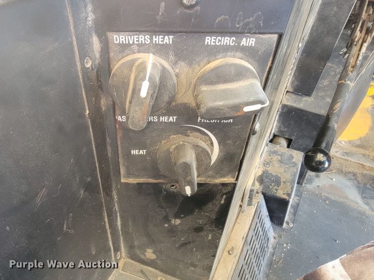 image for item JE9926 2001 International 3000  school bus